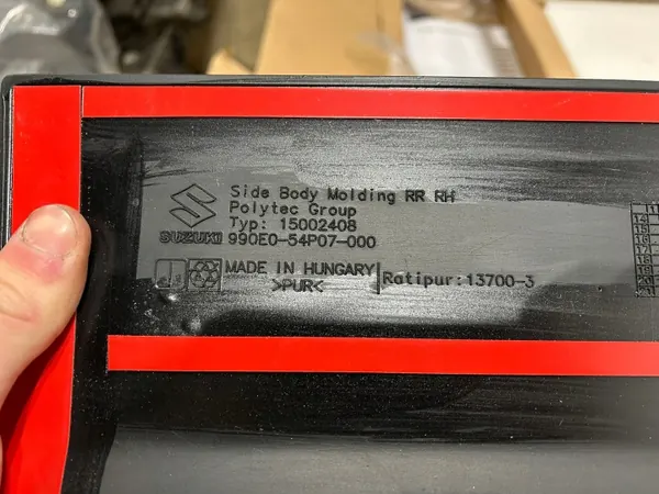 Suzuki Vitara III Oikea Takaoven Lista OEM 990E054P07000 image 3