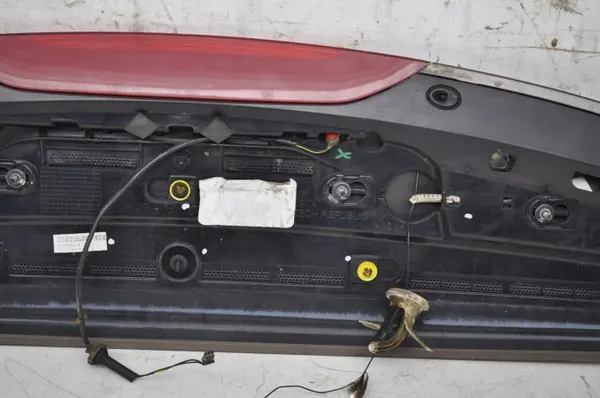 Volvo V60 Spoiler OEM 154225 - Gebrauchte Kombi-Heckklappe image 10