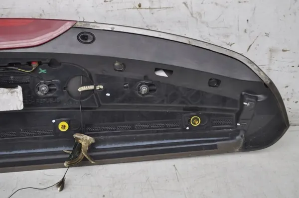 Volvo V60 Spoiler OEM 154225 - Gebrauchte Kombi-Heckklappe image 3