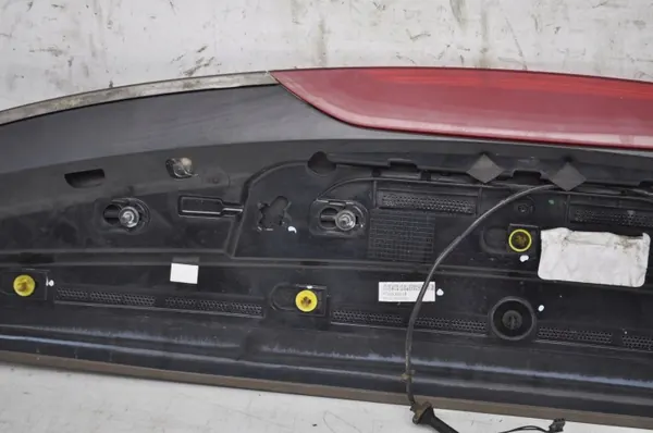 Volvo V60 Spoiler OEM 154225 - Gebrauchte Kombi-Heckklappe image 7