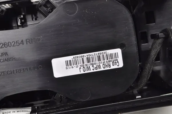 Volvo XC60 II Dryckeshållare OEM 32289727 32260254 image 3