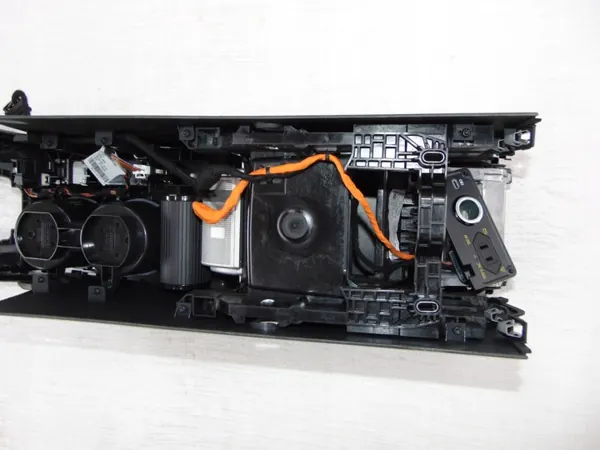 Convertisseur Tunnel PASSAT B8 150W USB Type C OEM image 4