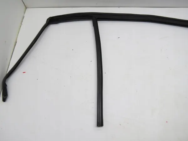 Dörrtätning Vänster Bak OEM KRO12867 för Volvo V60/S60 image 7