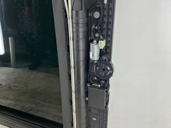 Techo solar Volkswagen Tiguan OEM 5NA877041L - Usado image 4