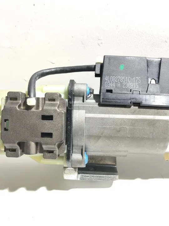 Audi Q7 4L 2008 Actuador Portón OEM 4L0910945 image 3
