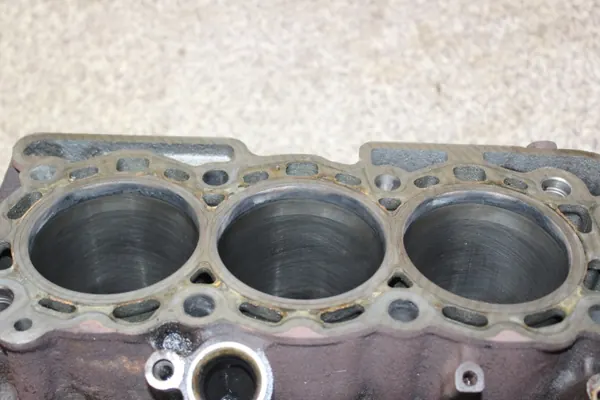 Land Rover Moottorilohko OEM 306DT 9X2Q-6015CC image 3