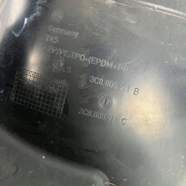 Front Left Wheel Arch Volkswagen Passat CC OE 3C8805911B image 4