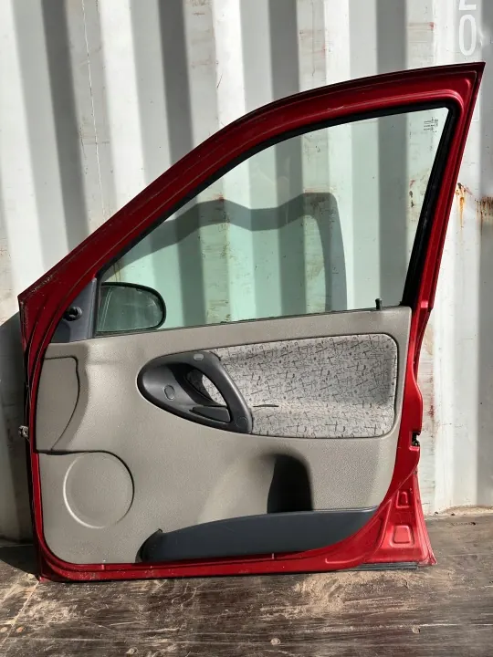 Lada Kalina Framdörr höger OEM 104 - Begagnad image 4