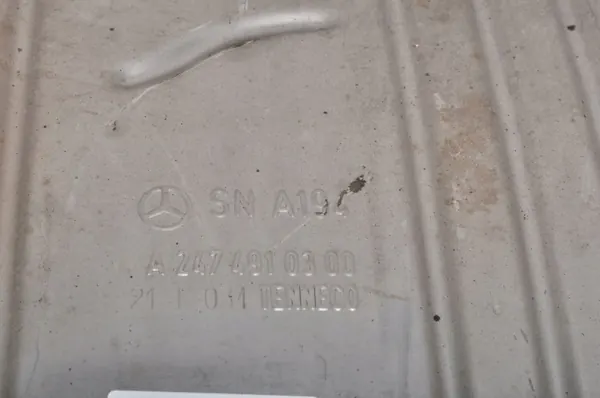 Mercedes A35 AMG Auspufftopf OEM A2474910300 image 3