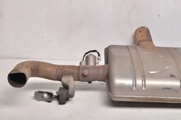 Mercedes A35 AMG Auspufftopf OEM A2474910300 image 6