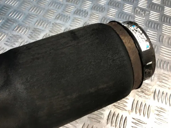 Takapään ilmaperi Mercedes ML W164 ML63 6.3 AMG image 2