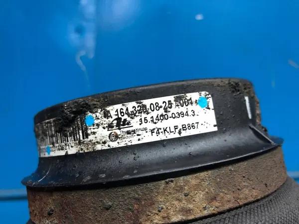 Takapään ilmaperi Mercedes ML W164 ML63 6.3 AMG image 5