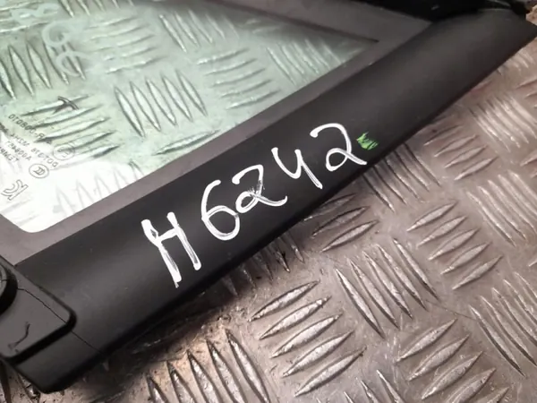 Tesla Model S 2017 vasen taka-sivulasi OEM 1026840-00-D image 4