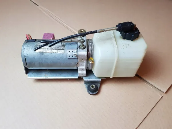 Mercedes W124 Cabrio dakpomp OEM 1248002348 image 2