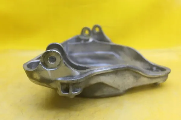 OEM 4E0412383D Etujousimen kiinnike VW Phaetonille image 10
