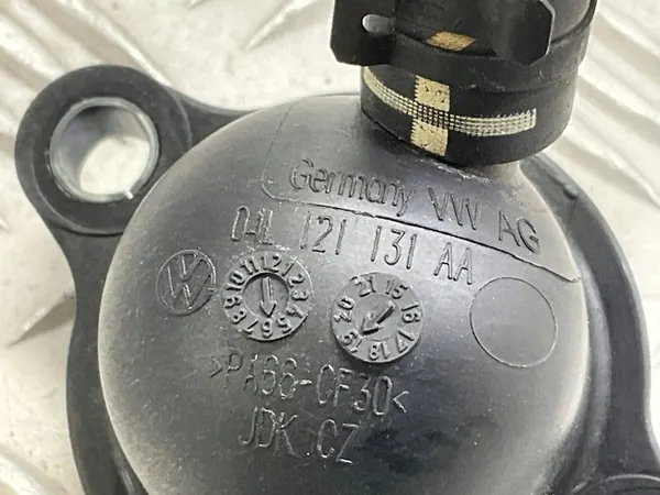 Audi OE vesiputki 04L121070AB image 7