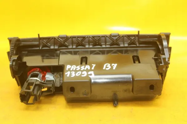 Aschenbecher OEM 3C0863284K für VW Passat B7 Alltrack image 4
