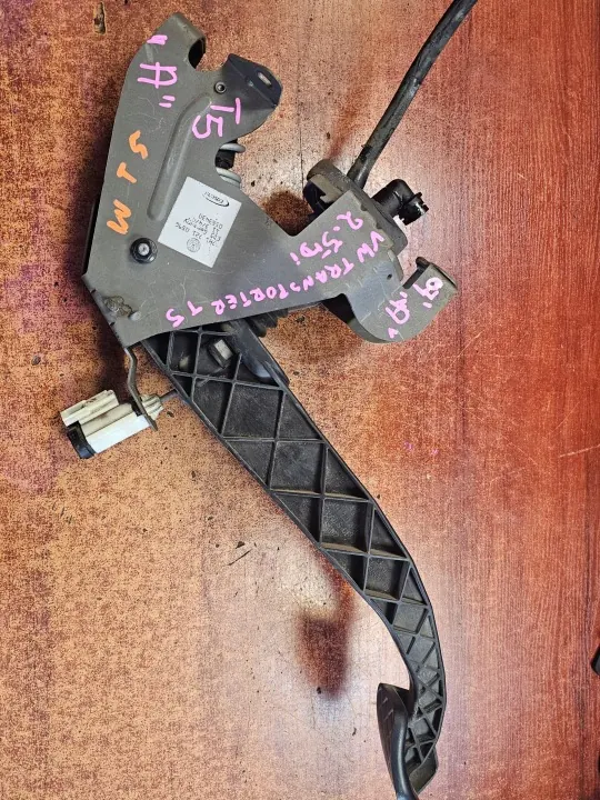 Kopplingspedalpump OEM 7H1721059G för VW Transporter T5 image 2