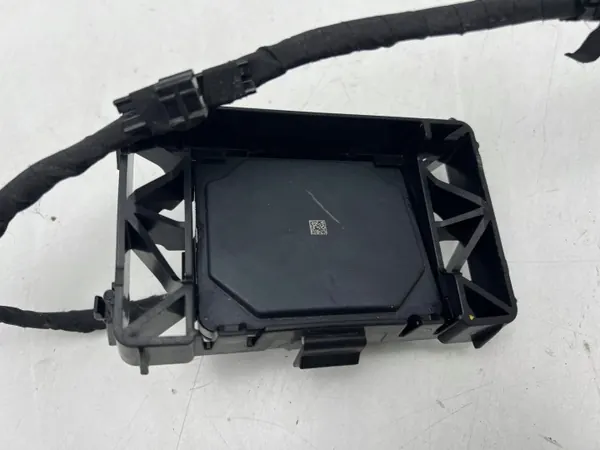 Ford Capri EV Etupuskurin Harja OEM 1EA907819 image 3
