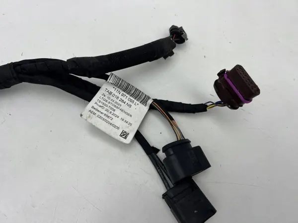 Ford Capri EV Etupuskurin Harja OEM 1EA907819 image 9