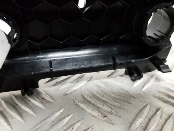 Volkswagen T-Roc kojetaulu tupakansytytinpaneeli OEM 2GA864263A image 4