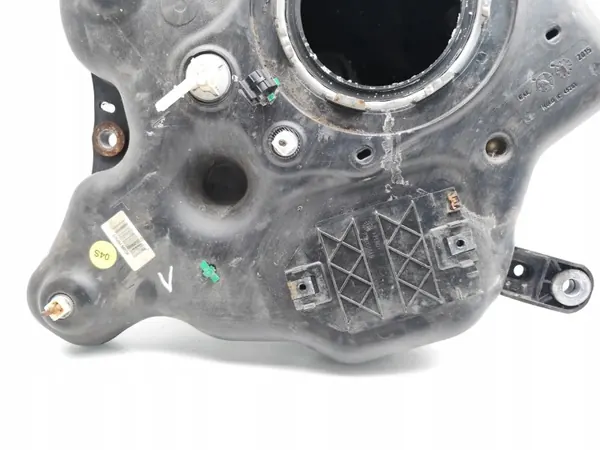 AdBlue-tank Audi A7 OEM 4C0131877 3.0 TDI 2015 image 10