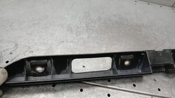 Garniture Hayon VW Polo II FL OEM 191827577A image 9