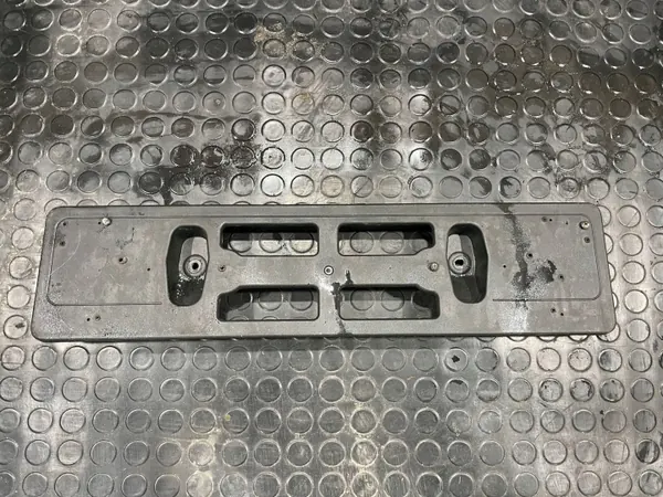 Volvo S90/V90 Front Kennzeichenhalter OEM 32227590 image 2