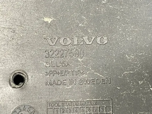Volvo S90/V90 Front Kennzeichenhalter OEM 32227590 image 9