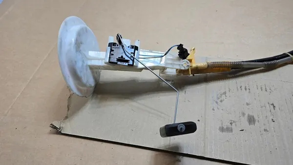 Kraftstoffschwimmer-Sensor Audi A6 C6 3.0 TDI Quattro image 5