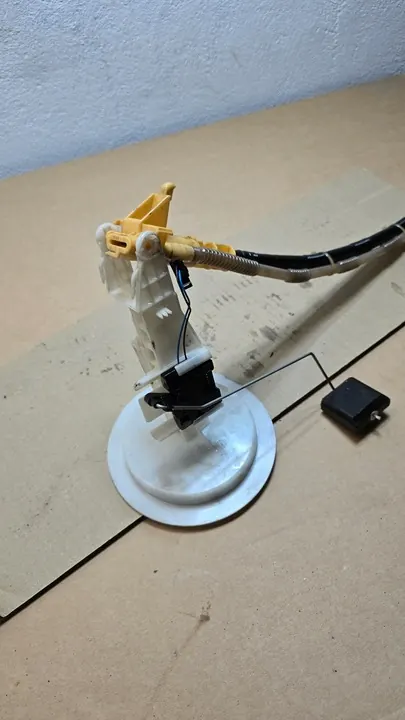 Kraftstoffschwimmer-Sensor Audi A6 C6 3.0 TDI Quattro image 8