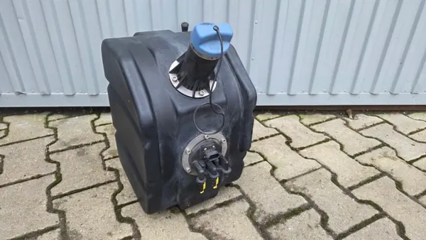 Tanque AdBlue OEM 97184561 para Renault Maxity image 2