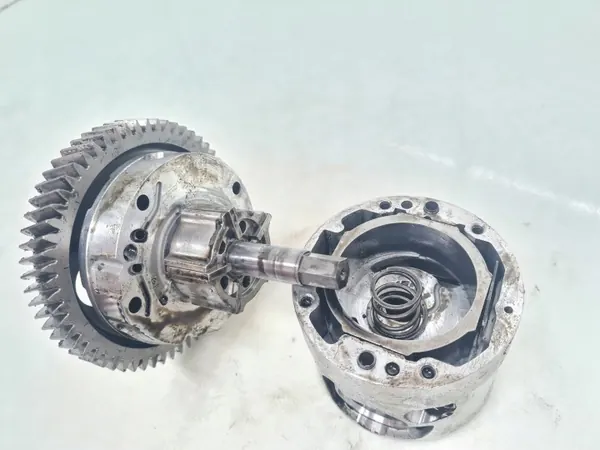 Pompe à huile Mercedes-Benz OEM 6511811801 - Occasion image 2