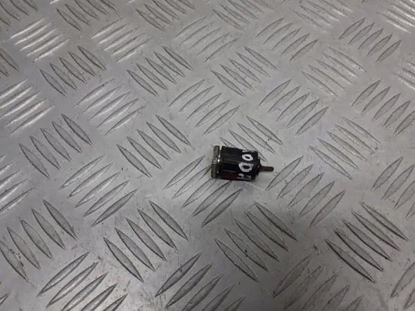 Aanstekercontactdoos Skoda 105 S 1982 OEM 443857002010 image 2