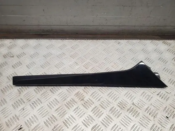 OEM 4M8854872C Audi Q8 2021 Revestimiento Maletero Derecho image 2