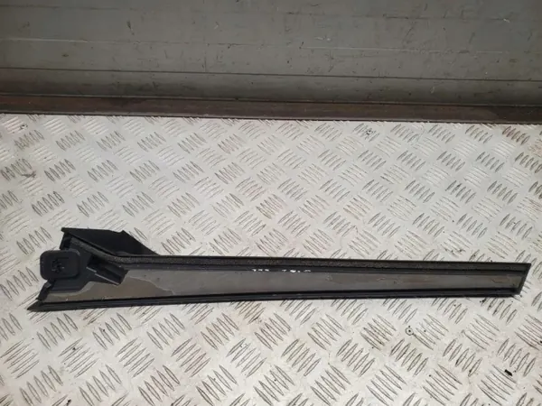 OEM 4M8854872C Audi Q8 2021 Revestimiento Maletero Derecho image 3