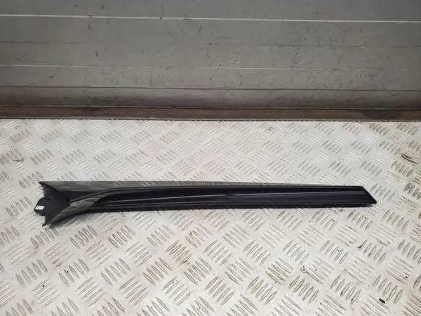 OEM 4M8854872C Audi Q8 2021 Revestimiento Maletero Derecho image 4