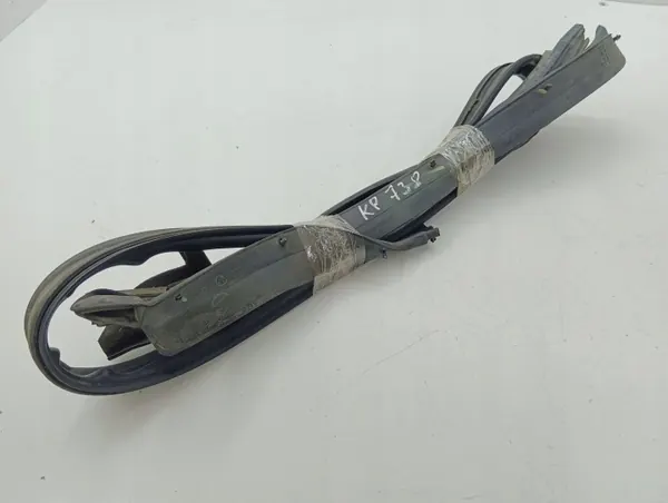 Saab 9-7X 2006 etuoven ikkunatiiviste OEM 15205930 image 3