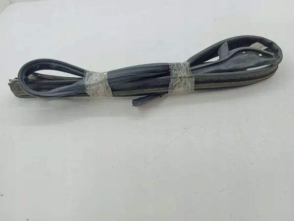Saab 9-7X 2006 etuoven ikkunatiiviste OEM 15205930 image 4