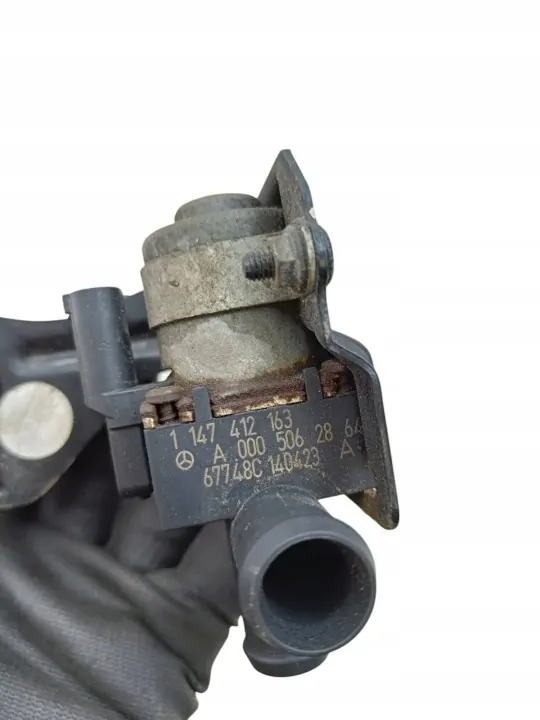 Pompe de chauffage auxiliaire Mercedes-Benz A1665000340 image 10