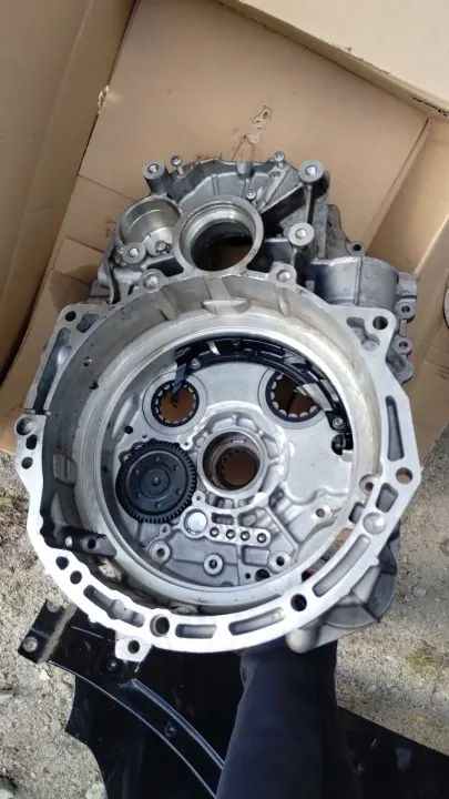 VW Versnellingsbakbehuizing OEM 0GC 301 107 - Gebruikt image 5