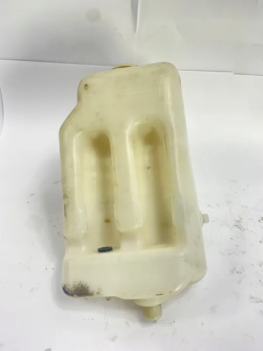 Lämmitetty tuulilasinpesunesteen säiliö Mercedes W124 image 2