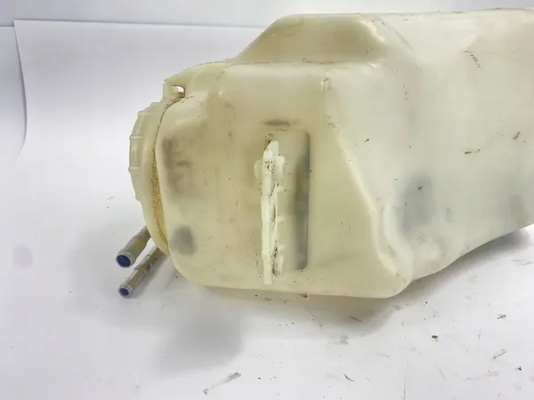 Lämmitetty tuulilasinpesunesteen säiliö Mercedes W124 image 7