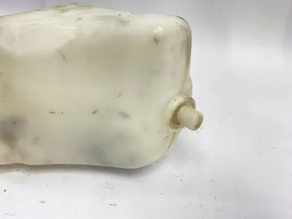 Lämmitetty tuulilasinpesunesteen säiliö Mercedes W124 image 8