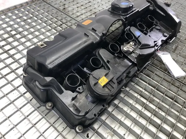 BMW E92 Venttiilikansi 3.0 272HV 2005-2013 image 2