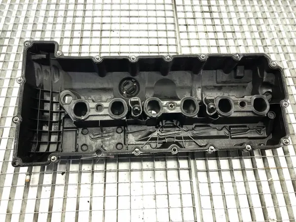 BMW E92 Venttiilikansi 3.0 272HV 2005-2013 image 5