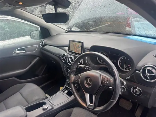 Mercedes-Benz multimedianäyttö OEM A2469001106 image 6