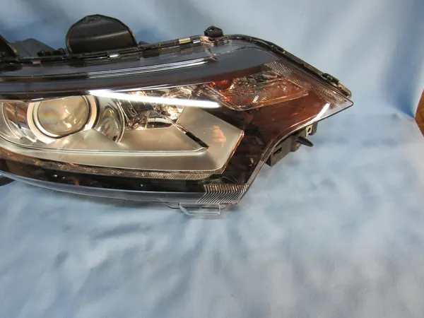 Lente LED derecha Mitsubishi Outlander III USA image 3