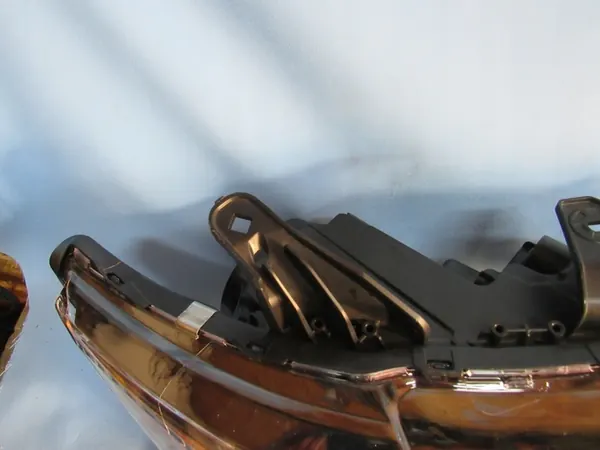 Lente LED derecha Mitsubishi Outlander III USA image 6