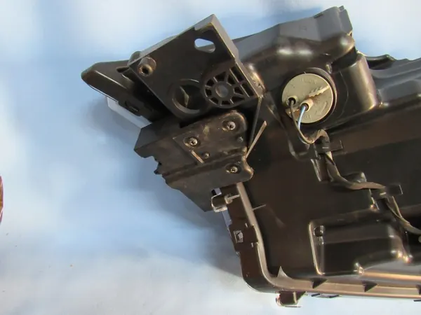 Lente LED derecha Mitsubishi Outlander III USA image 8